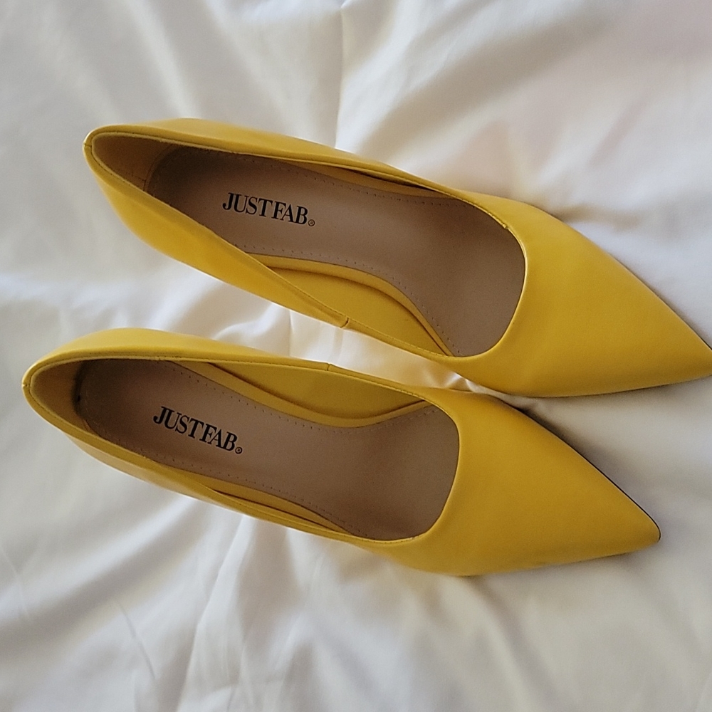 Just Fab Yellow Pumps